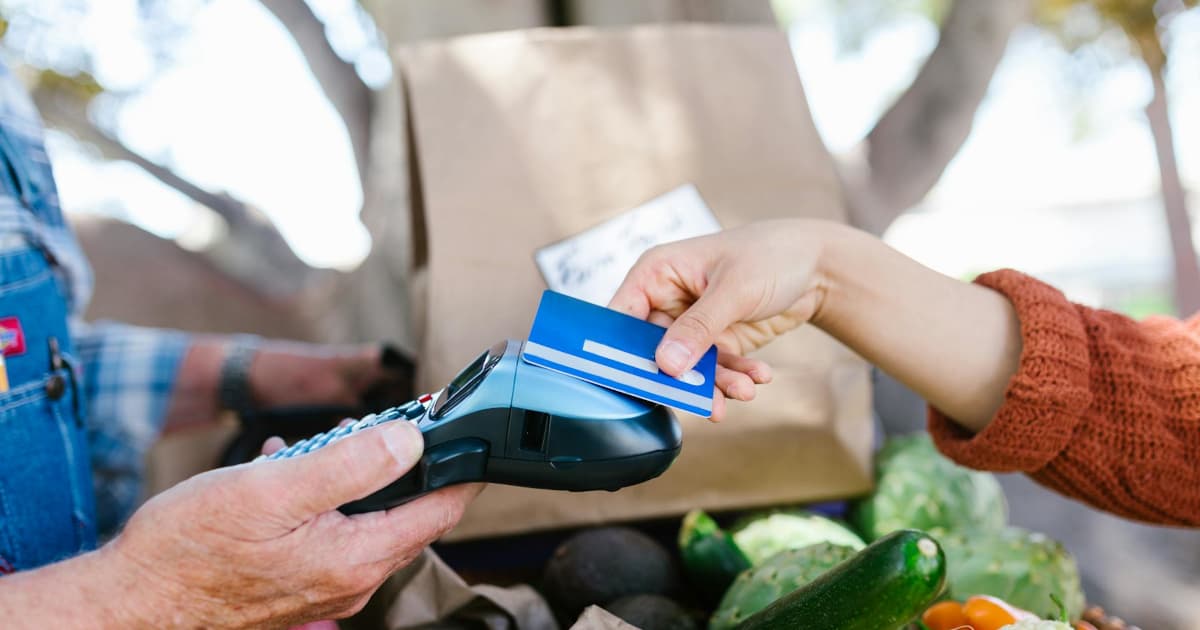 A2Z Cust2Mate Solutions Corp. Lanza División de Medios Minoristas para Monetizar su Plataforma de Carritos Inteligentes