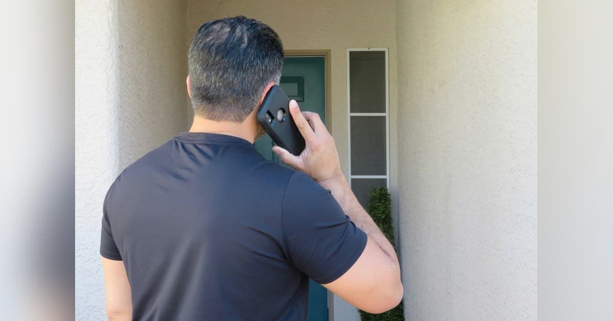 Builders Update lanza la búsqueda por voz bilingüe para listados de obra nueva