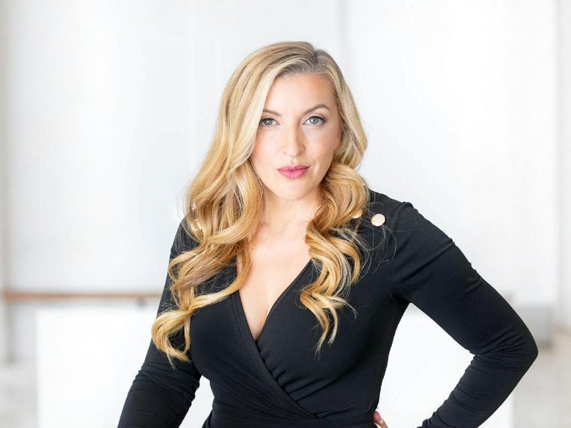 Corredor de Bienes Raíces de Los Ángeles Desafía la Narrativa del 'Reinicio de la Vivienda' para 2026, Señala las Tasas de Interés y los Precios de la Era COVID como Impulsores del Mercado