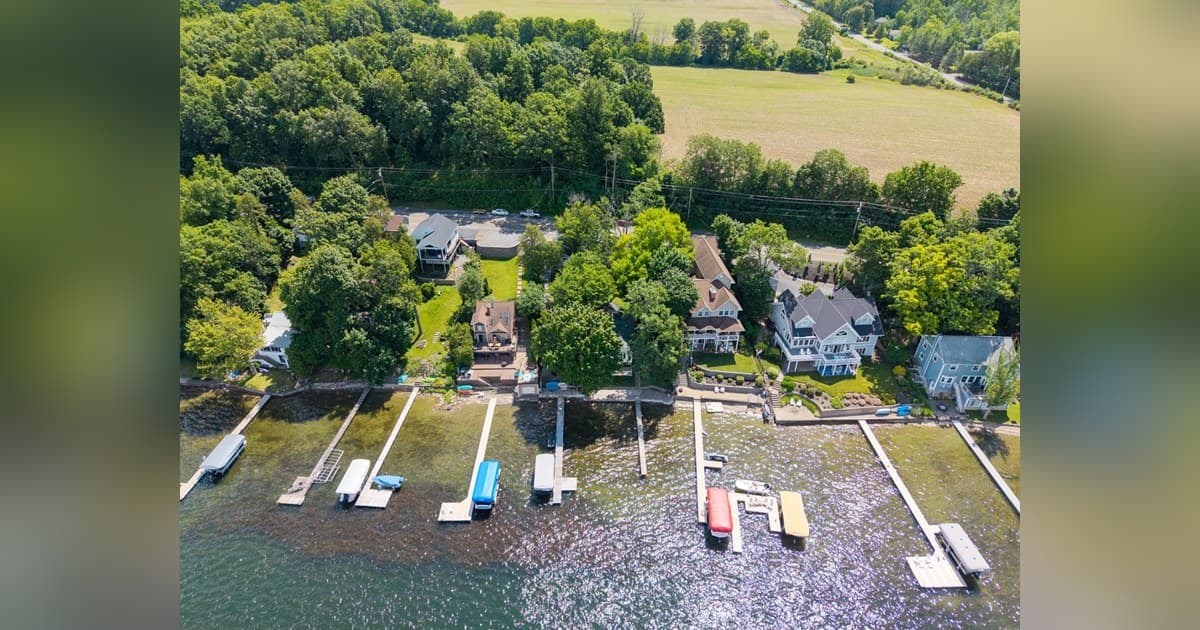 Retiro de muelles en el lago Conesus: planificar con anticipación para evitar el agarre del invierno