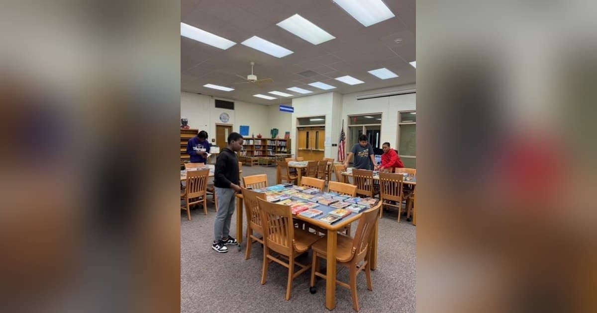 Marine Toys for Tots y Scholastic amplían el acceso a libros para niños desfavorecidos en 2026