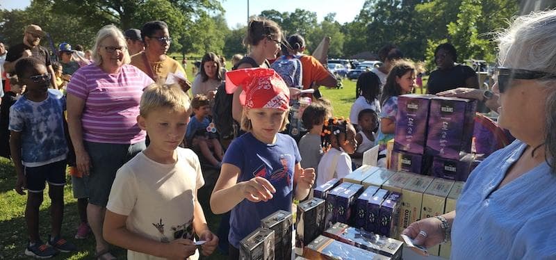 Toys for Tots insta a donar en verano para cerrar la 'brecha estival' de niños necesitados
