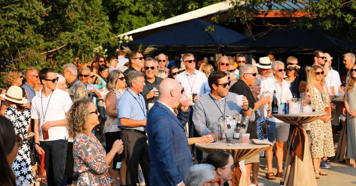 Safari Soiree en Blank Park Zoo: Una Noche de Diversión Jurásica y Conservación