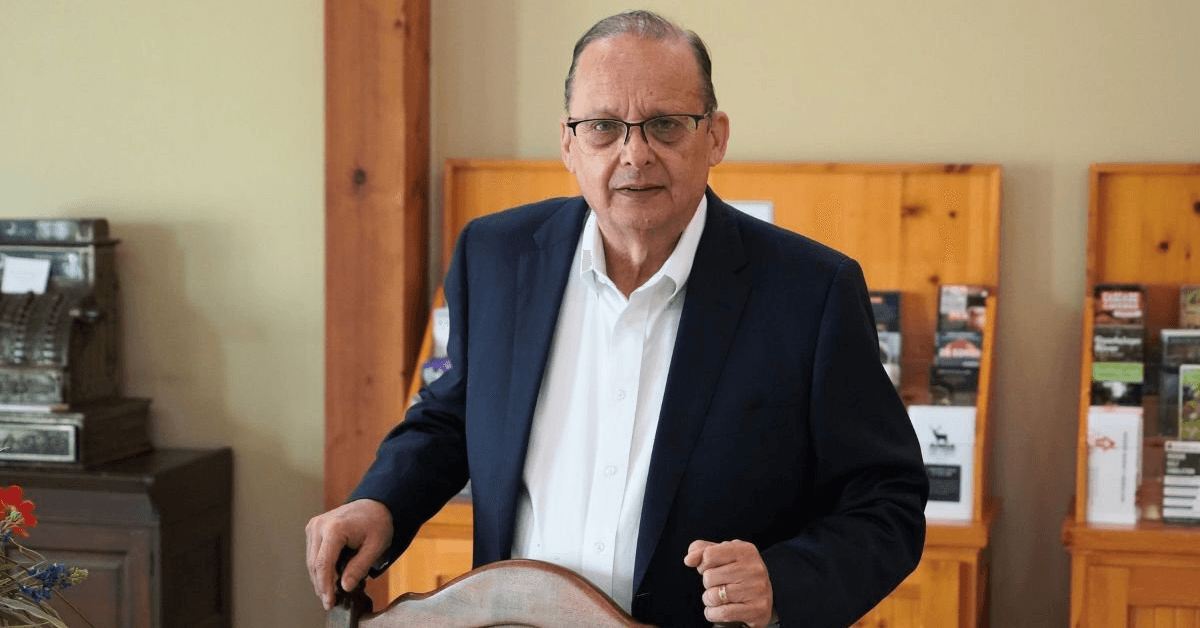 Larry Woods, Director de Visit Boerne, Anuncia su Jubilación Tras Más de 50 Años en el Turismo de Texas