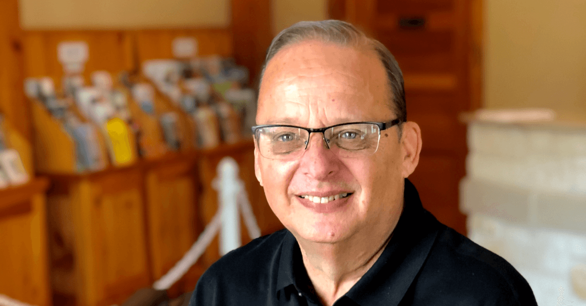 Larry Woods de Visit Boerne recibe el Premio de Liderazgo Marion Szurek 2025 de Destinations Texas