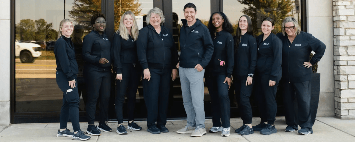 Masri Orthodontics introduce alineadores transparentes internos junto con brackets tradicionales en Livonia