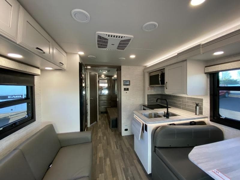 Fretz RV Amplía su Inventario de Quinta Rueda y Autocaravanas en su Supertienda de Pensilvania