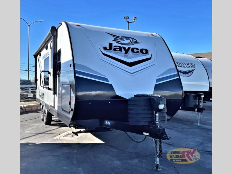 Johnnie Walker RV amplía su inventario de campers asequibles y autocaravanas usadas en Las Vegas