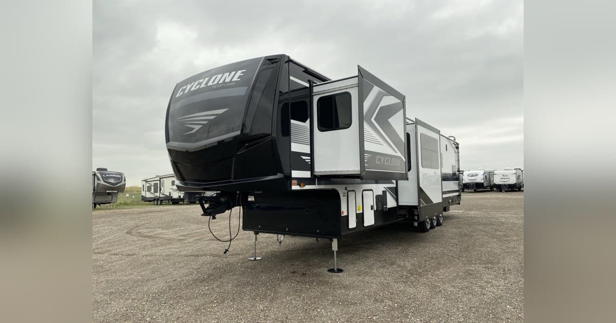 Allan Dale RV's & Trailers amplía su inventario en Alberta con los nuevos toy haulers y remolques de viaje Heartland Cyclone 2027