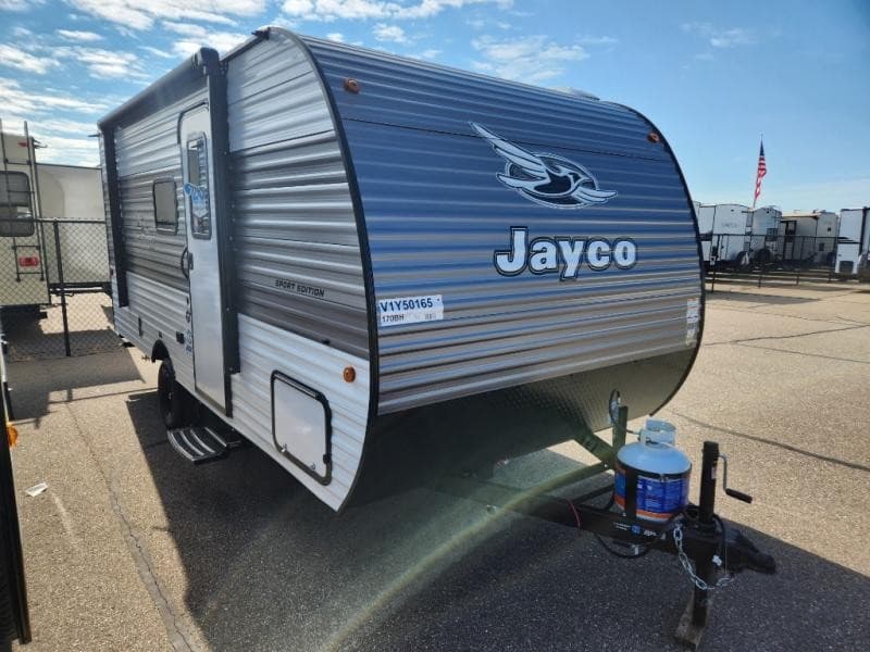 Hilltop Camper & RV Destaca su Inventario de Remolques de Viaje para los Amantes de las Actividades al Aire Libre en Minnesota