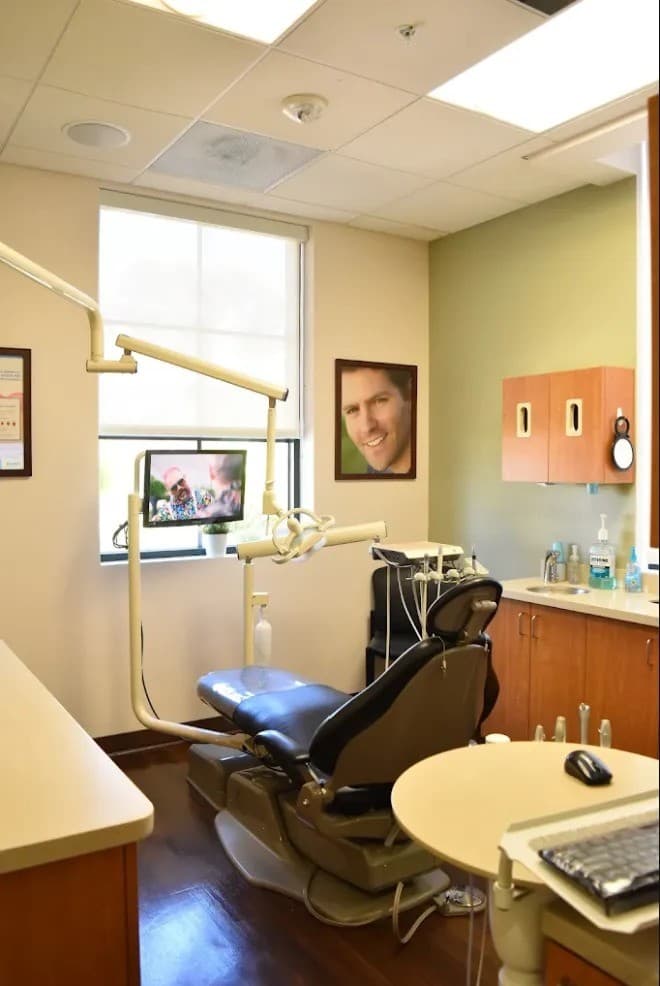 La clínica dental de San Diego amplía sus servicios restaurativos y cosméticos bajo la dirección del Dr. Raymond Wright III