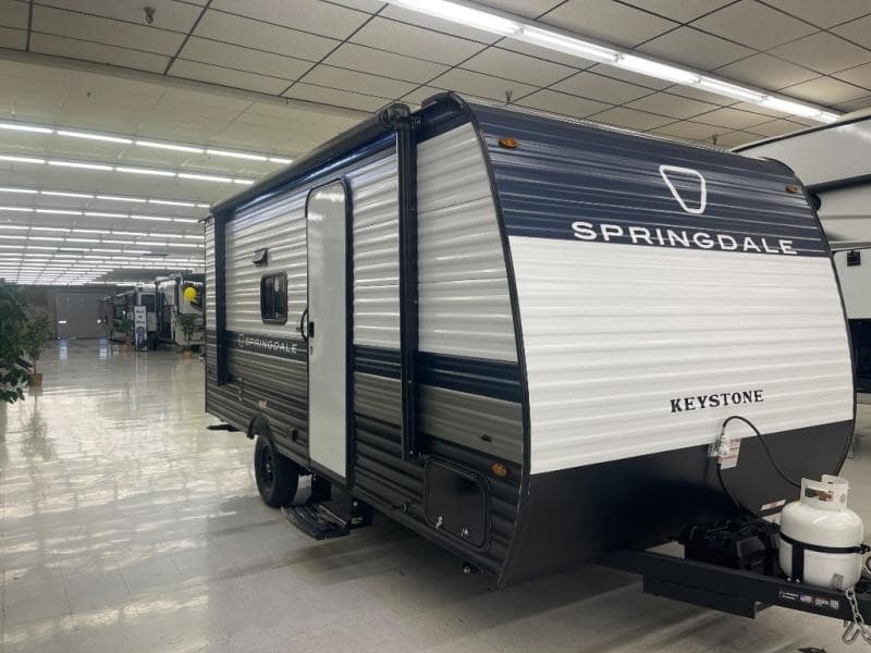 RnR RV Center amplía su ubicación en Liberty Lake con unidades de RV y bahías de servicio adicionales