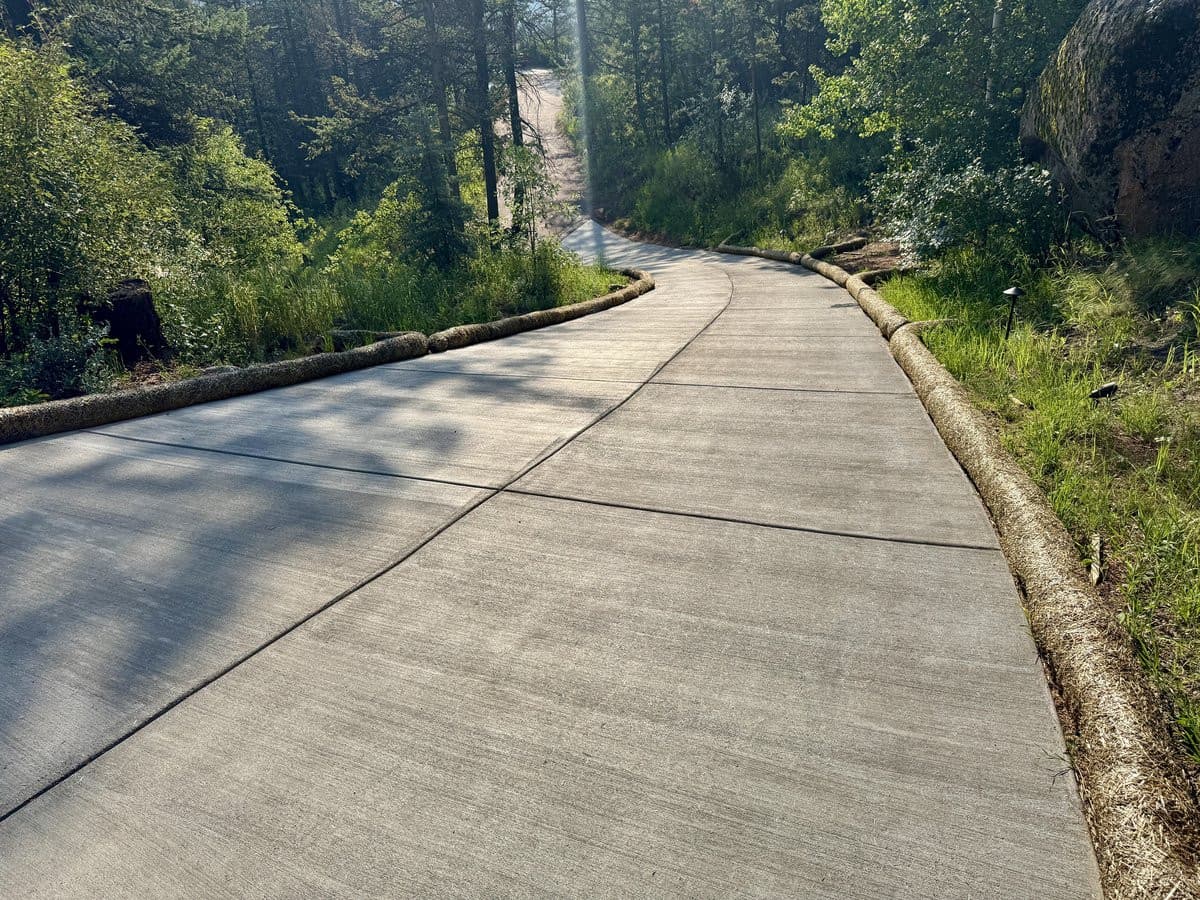 Springs Concrete Celebra 20 Años como el Contratista de Confianza para Entradas de Vehículos en Colorado Springs