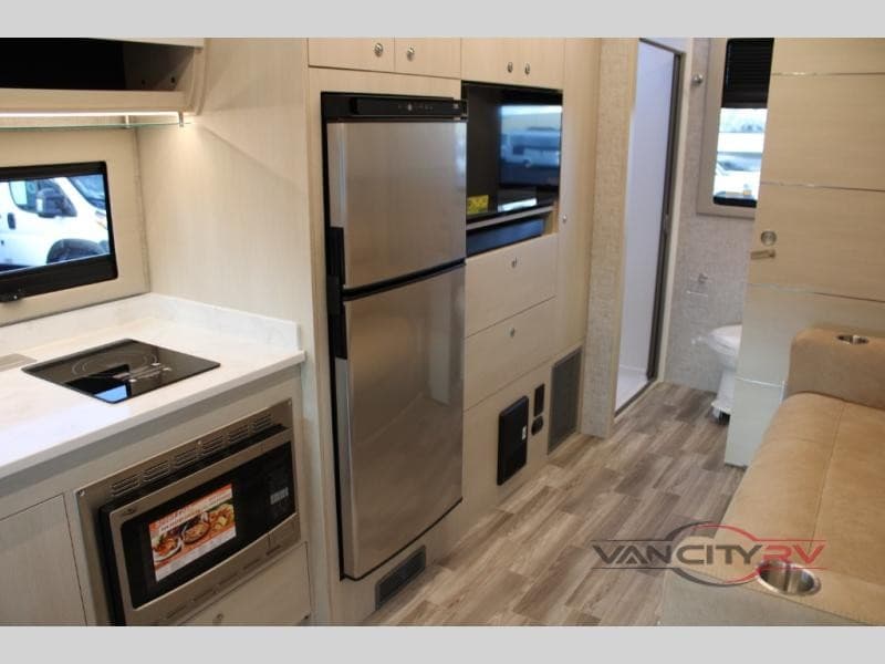 Van City RV Expande su Inventario de Chinook y Roadtrek en Cuatro Estados