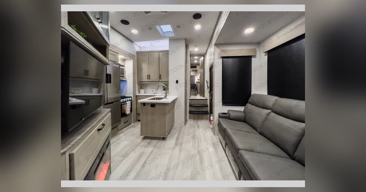 Roy's RV Supercenter exhibe una diversa gama de vehículos recreativos para los viajeros de Virginia Occidental