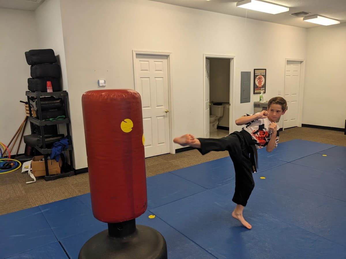 Escuela de Karate de Clermont lanza programas estructurados por edad en su 25º aniversario