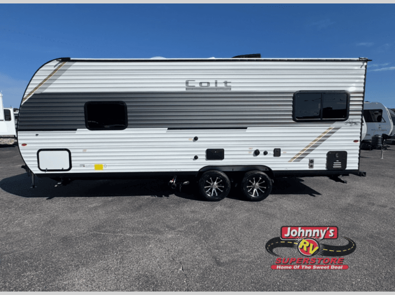 Johnny's RV Superstore amplía su inventario con nuevas casas rodantes y mejor asistencia para viajeros de Alabama