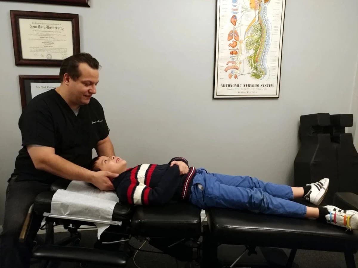 Cucci Chiropractic celebra 25 años y amplía el acceso con formularios de admisión en español