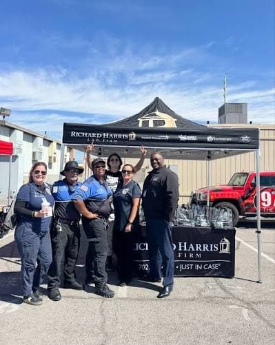 El bufete Richard Harris Law Firm y CCSD homenajean a los conductores de autobuses escolares en un evento de reconocimiento