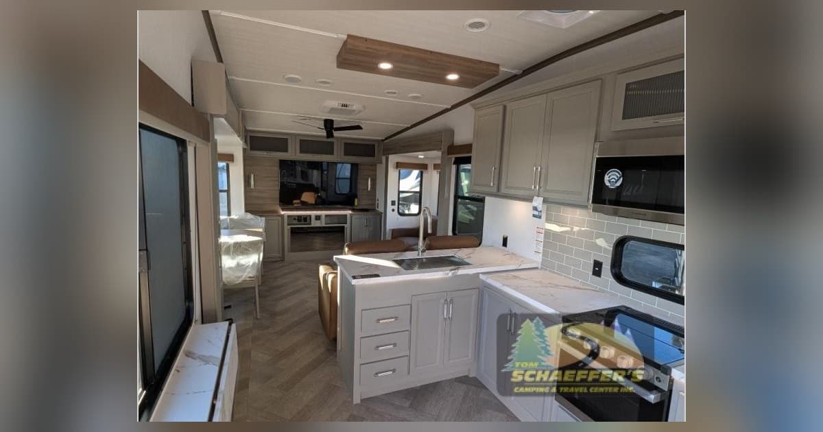 Tom Schaeffer's RV Superstore agrega vehículos recreativos Hurricane y quintas ruedas Sprinter a su inventario en Pensilvania