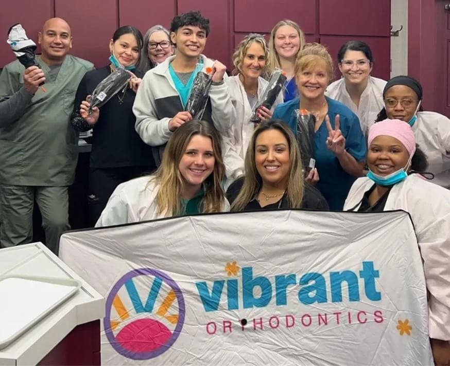 Vibrant Orthodontics amplía su modelo de atención centrada en el paciente en Tallahassee, ofreciendo brackets y alineadores para todas las edades