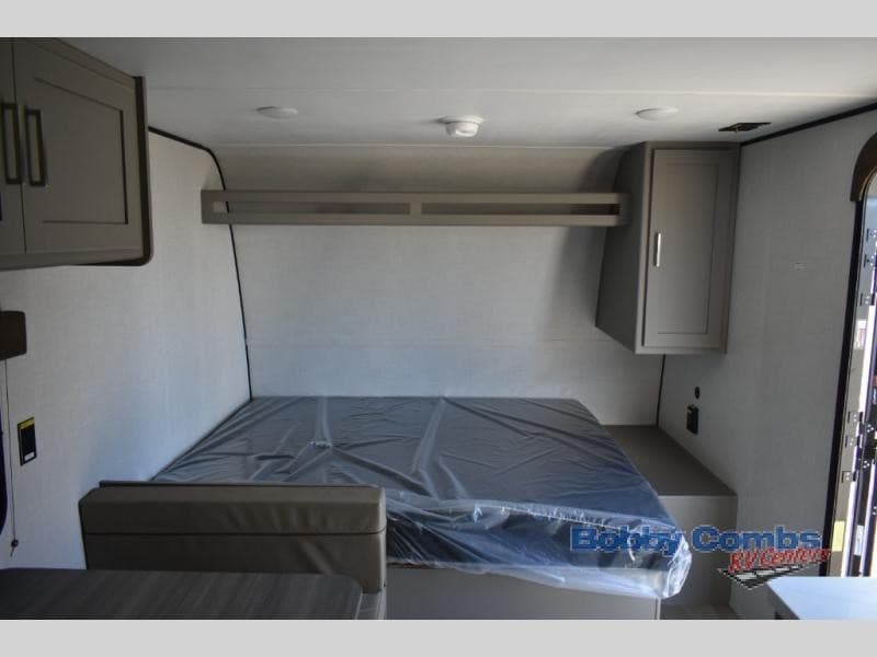 Bobby Combs RV Centers - Mesa amplía su inventario de vehículos recreativos y repuestos en Arizona