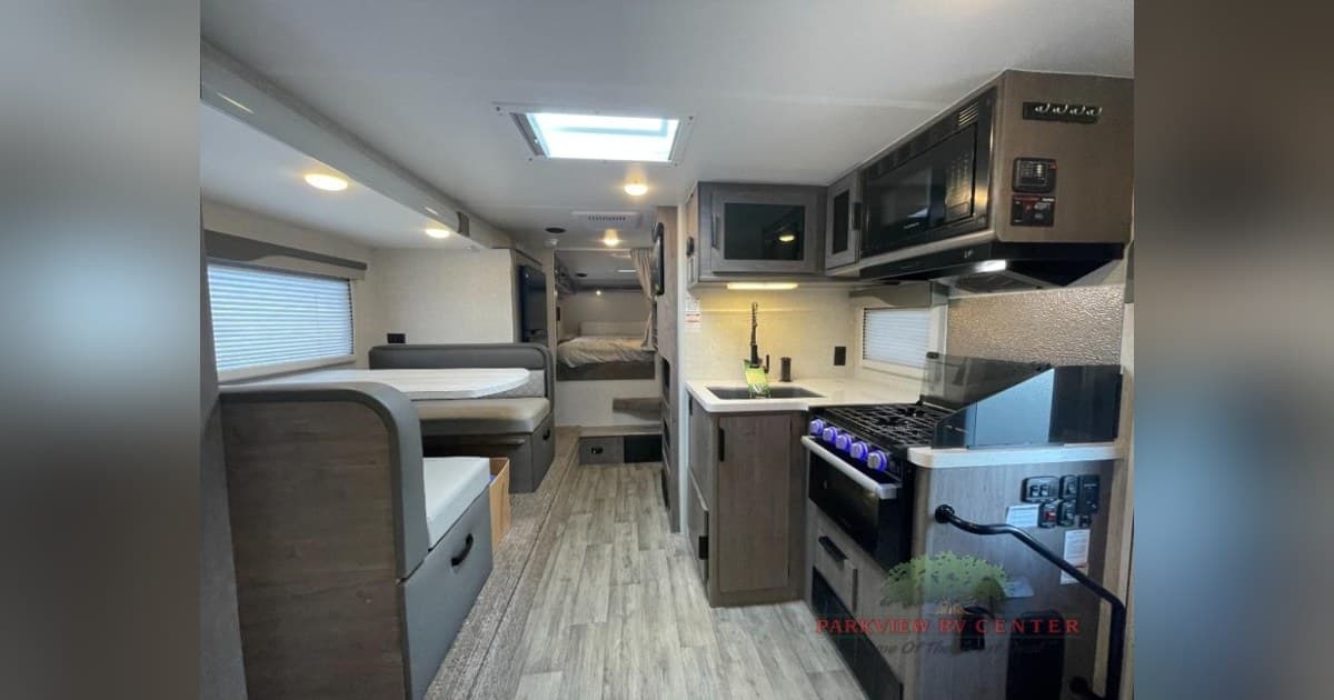 Parkview RV Center destaca su inventario de campers de camión Lance en Delaware