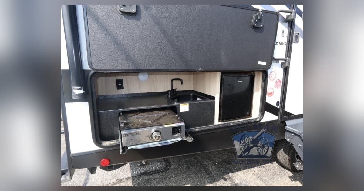 Holman RV amplía su inventario de Batavia con tres toy haulers Forest River Cherokee Wolf Pack