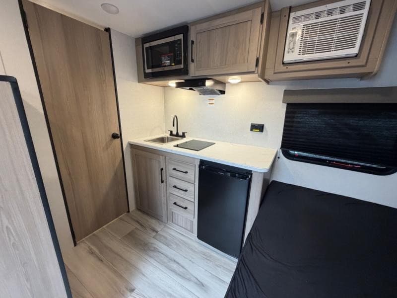 Meridian RV Amplía su Inventario de Remolques de Viaje Coleman en Port Coquitlam