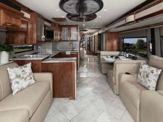 McKee RV Amplía su Inventario con Autocaravanas American Eagle y Thor Magnitude