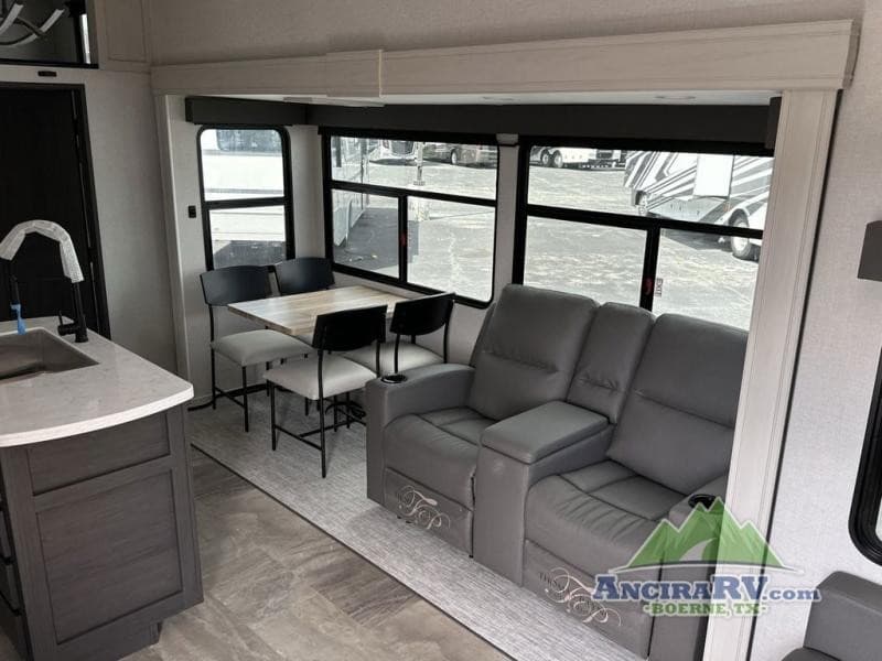 Ancira RV de Boerne participa en el evento de ventas Newmar Smart Buy que ofrece $10,000 en efectivo para clientes