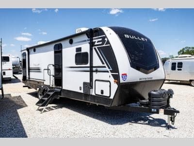 McKee RV amplía su inventario de Keystone Bullet y su selección de RV usados en Iowa