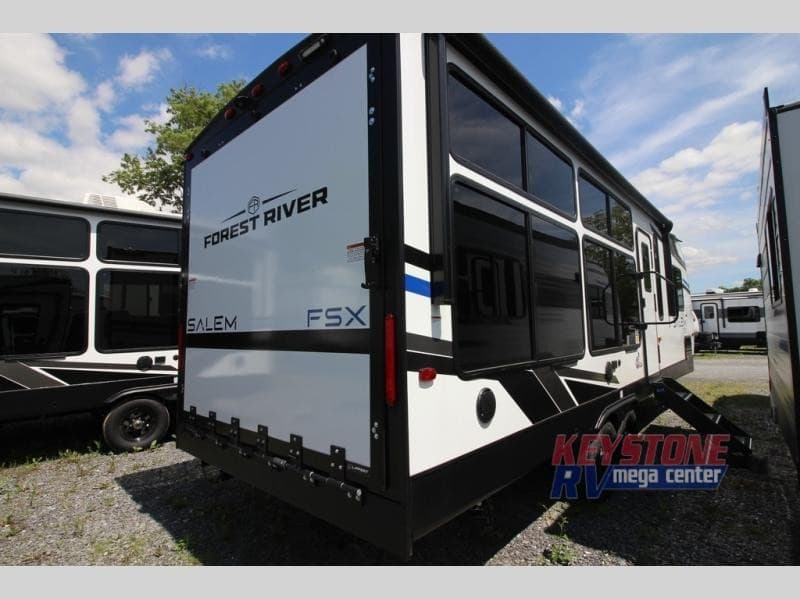 Megatienda de RV en Pensilvania amplía su inventario y departamento de piezas