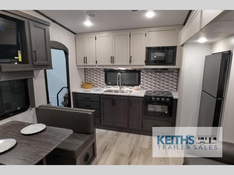 Keith's Trailer Sales Actualiza su Inventario con Remolques de Viaje Viking y Keystone en Ontario