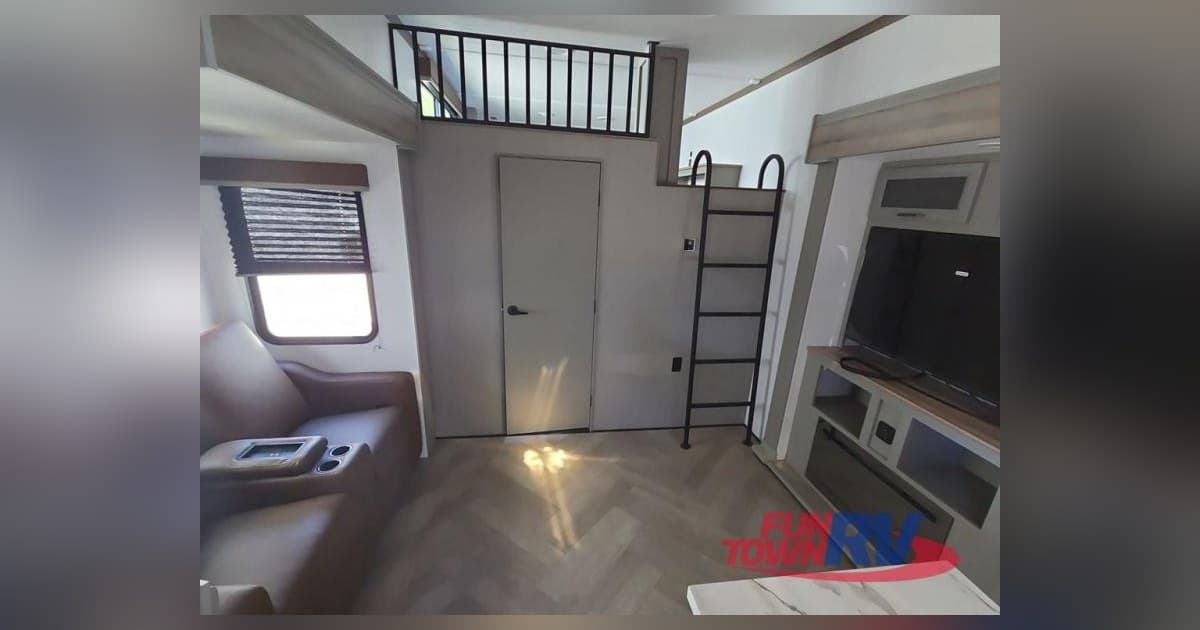 Johnny’s RV Superstore añade quinta ruedas Forest River Sandpiper al inventario de Theodore