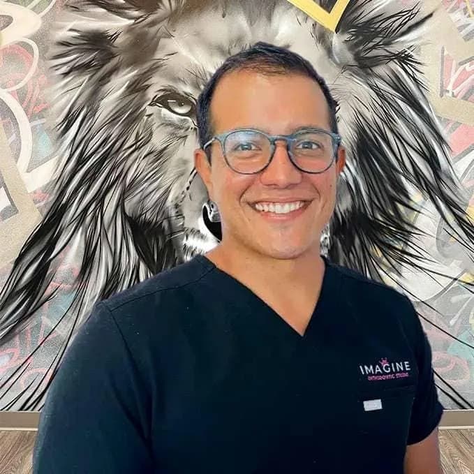 Clínica Dental de St. Petersburg Enfatiza Comodidad y Personalización en Tratamientos Avanzados de Blanqueamiento Dental