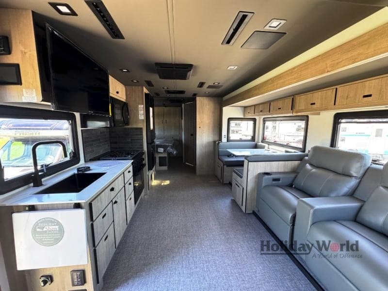 Holiday World of Katy Amplía su Inventario de RV en Texas y Nuevo México con los Modelos Mini Keystone y Springdale 2026