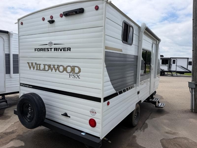 Hilltop Camper & RV expande ventas de casas rodantes usadas y acceso regional en Minnesota