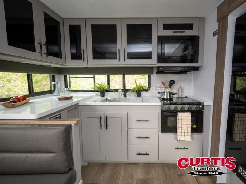 Curtis Trailers amplía su inventario de remolques de trabajo y utilitarios para compradores en Oregón