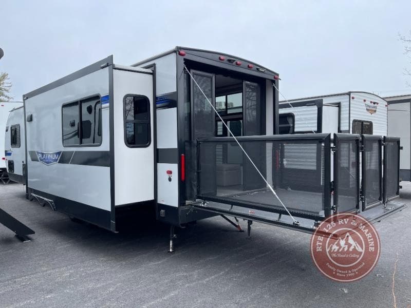Rte. 125 RV & Marine Amplía su Inventario con Casas Rodantes Nuevas y Usadas, Remolques y Botes de Pesca
