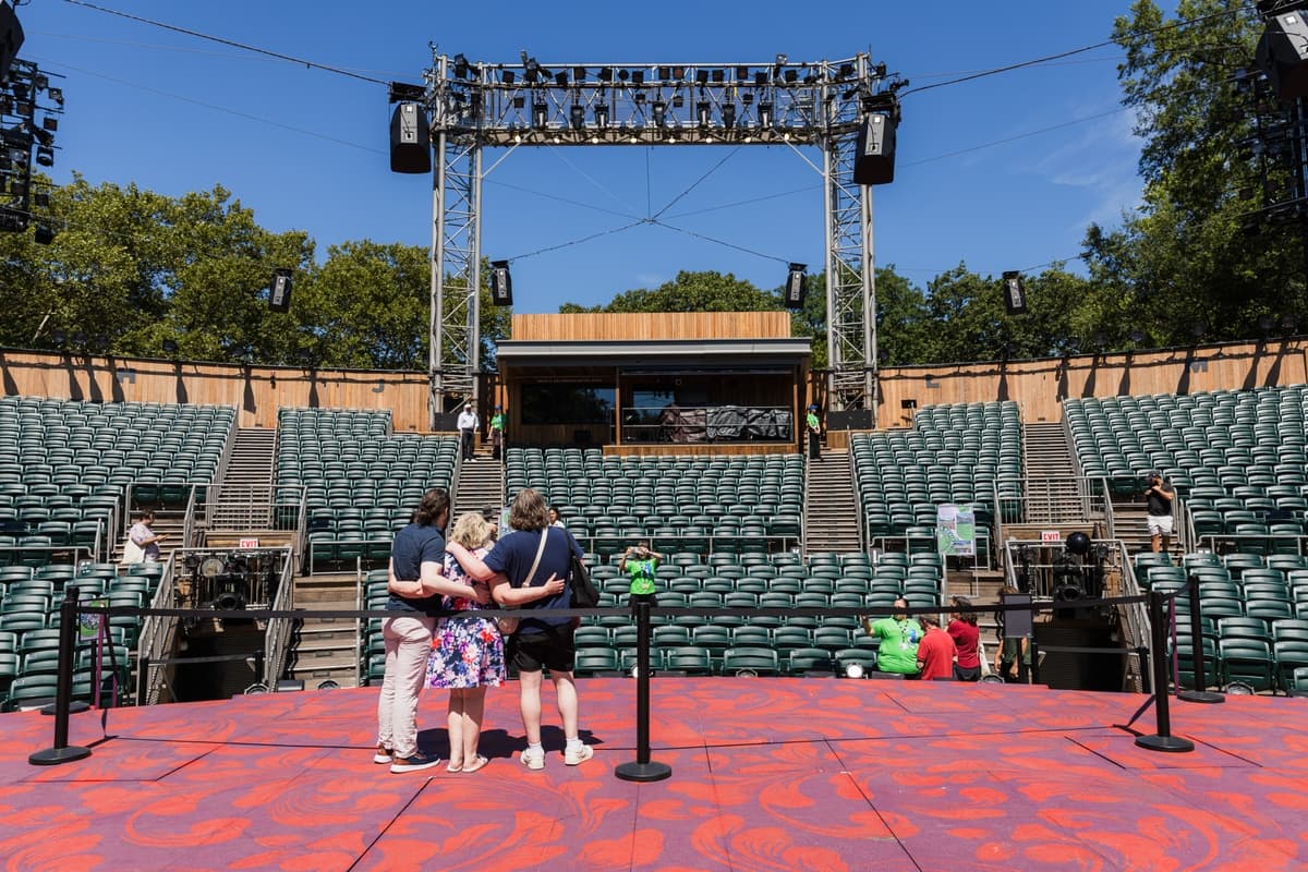 Kotobuki Seating International transforma la experiencia teatral con nuevos asientos inclusivos en el Teatro Delacorte de Central Park