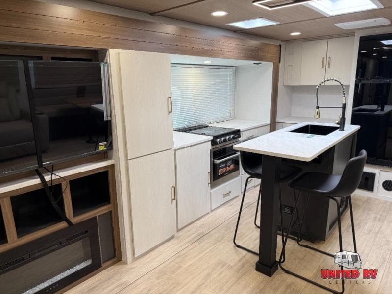 United RV Centers Amplía su Inventario de Remolques y Servicios en Chatsworth