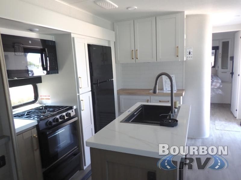Bourbon RV Amplía su Inventario de Remolques con Gulf Stream Ameri-Lite y Opciones Retro RV