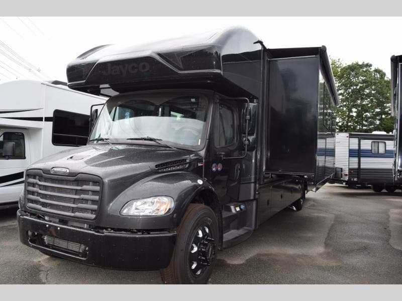 Pete's RV Center amplía su inventario de Jayco Seneca en Nueva Inglaterra
