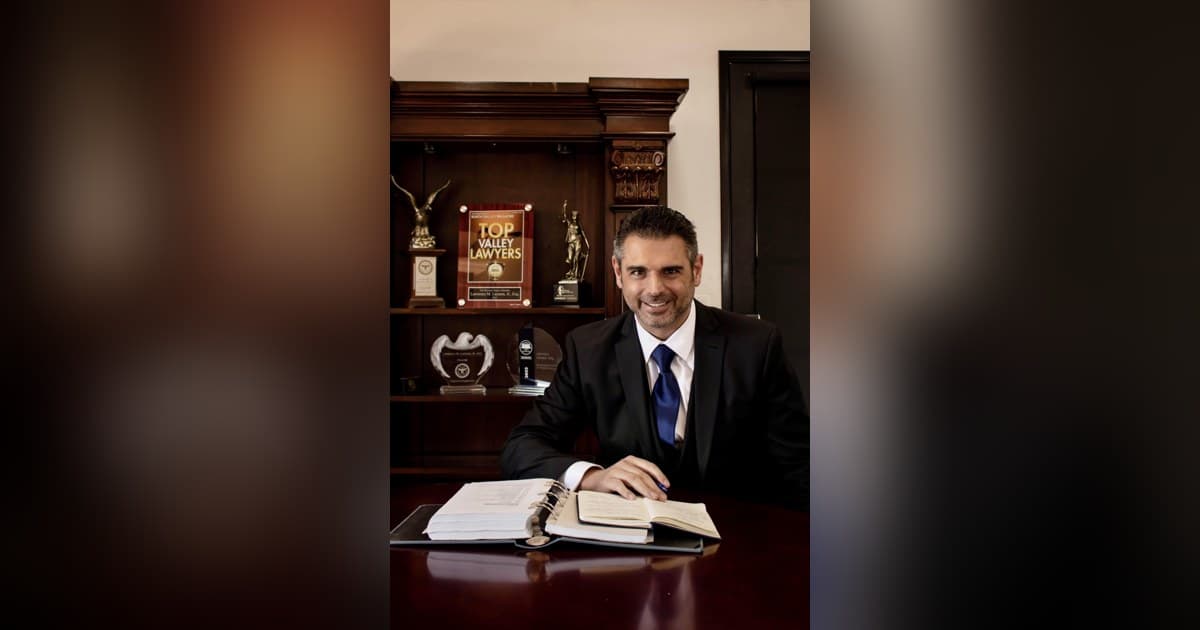 El abogado Larry Lazzara, reconocido por el Washington Post, rescata a siete personas de corrientes de resaca, trazando paralelismos con su labor legal