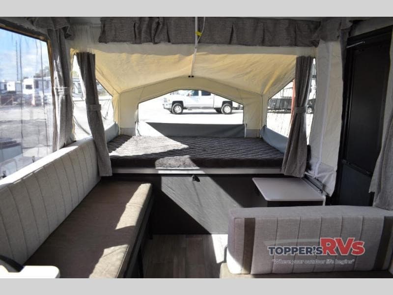 Topper's RV reporta disponibilidad constante de campers plegables en Texas