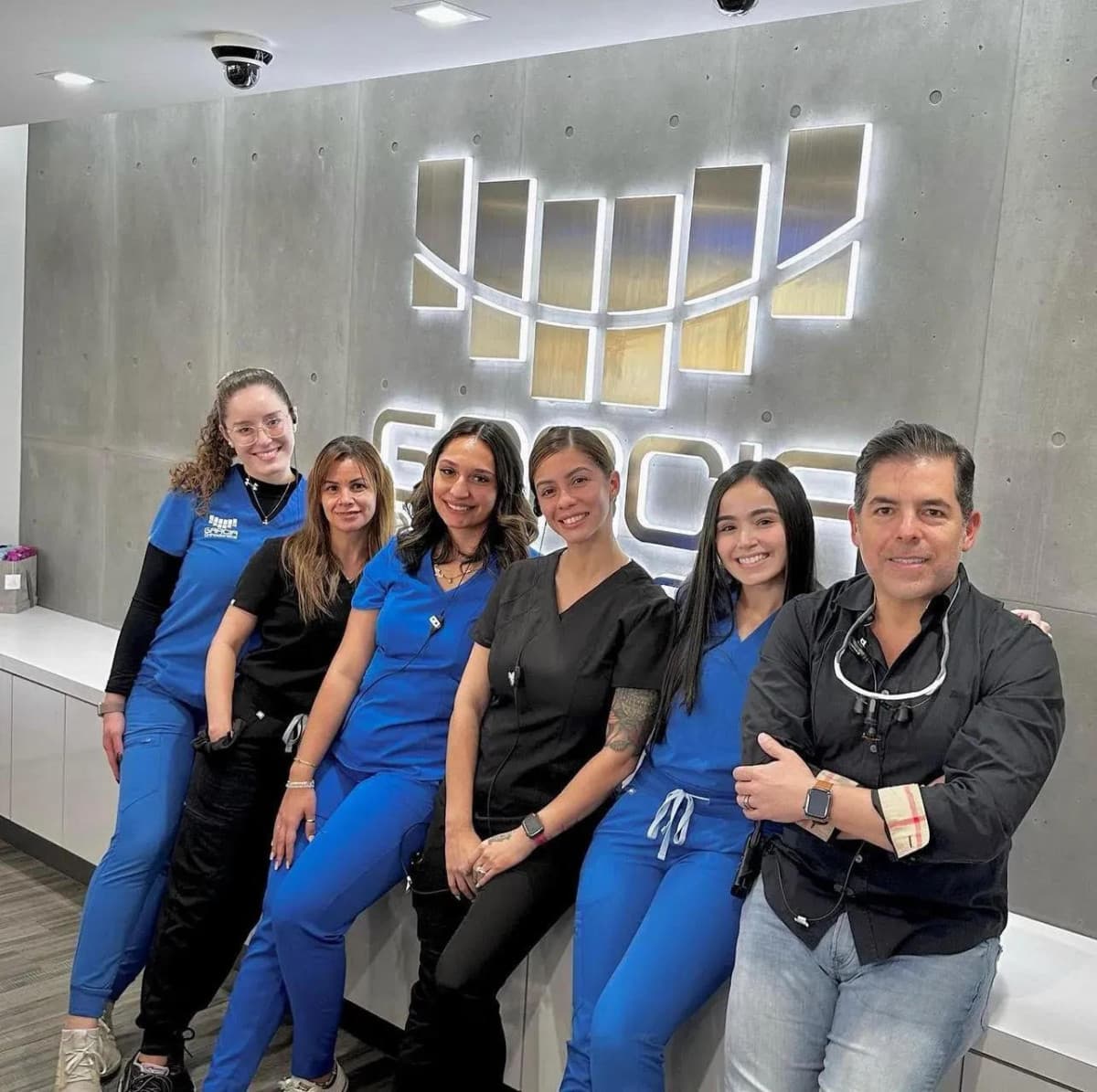 Garcia Orthodontics ofrece tratamientos personalizados con Invisalign y brackets en Miami