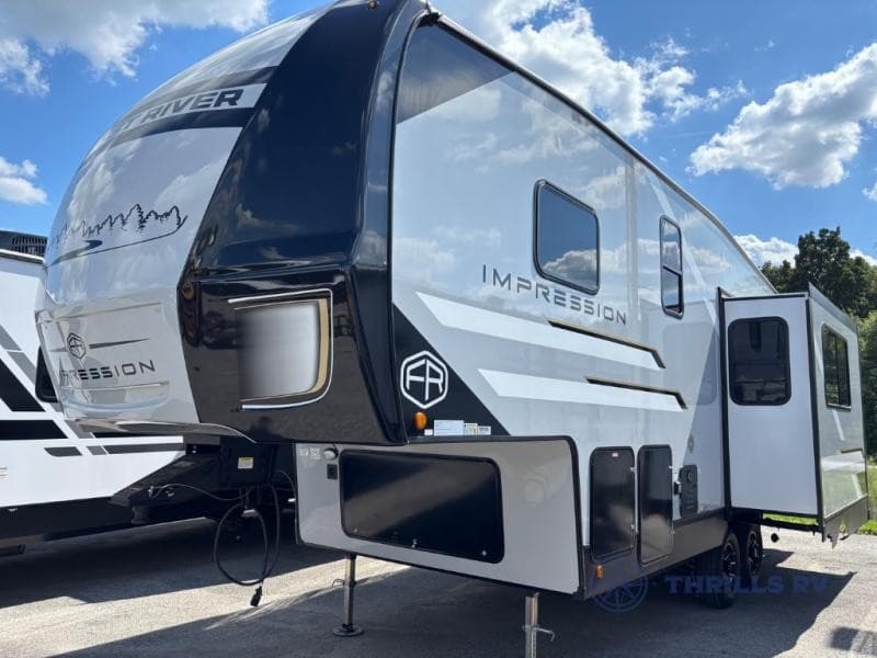 Thrills RV Amplía su Inventario con la Nueva Quinta Rueda Heritage Glen 356QB para Campistas de Fort Wayne