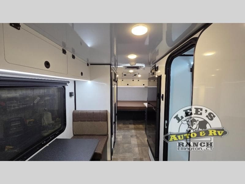 Lee's Auto & RV Ranch expande su inventario de vehículos recreativos y servicios de intercambio en Ellington