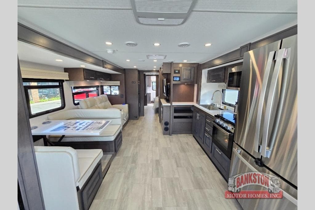 Bankston Motor Homes Amplía su Inventario de RV en Alabama con Lance Camper 650 y Diversas Opciones de Autocaravanas